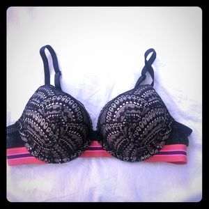 Victoria’s Secret bombshell 🥰